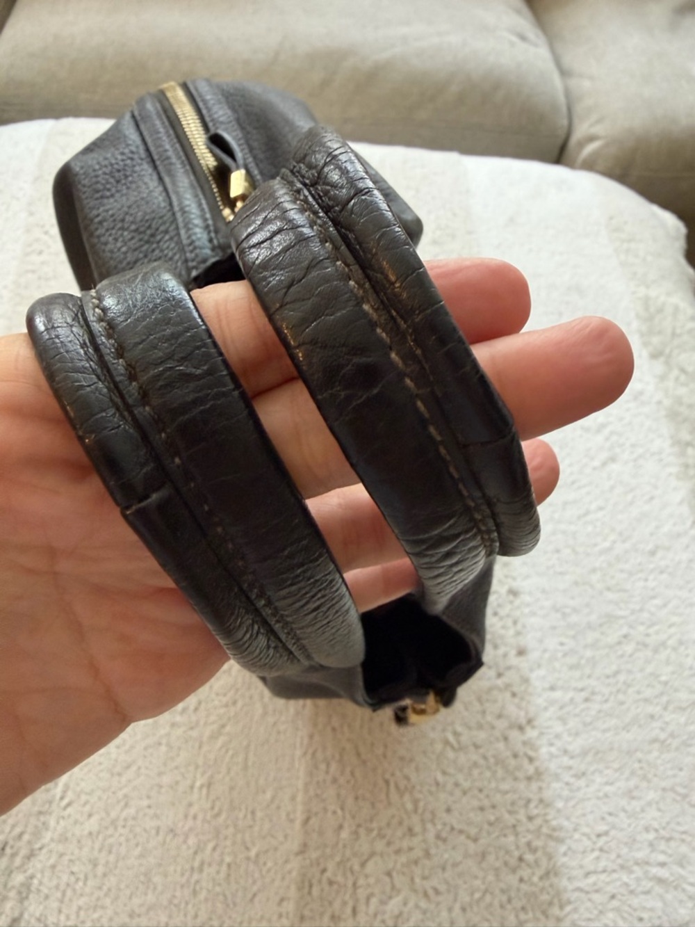 Tod's Black Leather Shoulder Bag with Gold Hardware - Picture 9 of 13
